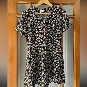 Chic Floral Short-Sleeve Blouse